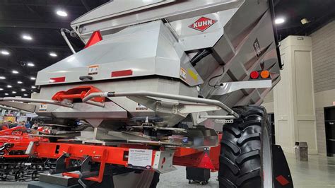 KUHN showcases new-gen Advance series spreaders | AGDAILY