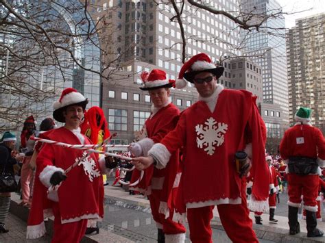 31 DIY Costume Ideas To Rock For SantaCon | Diy costumes, Christmas costumes, Santacon