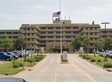 Governor: New Kansas veterans home to be built in Topeka