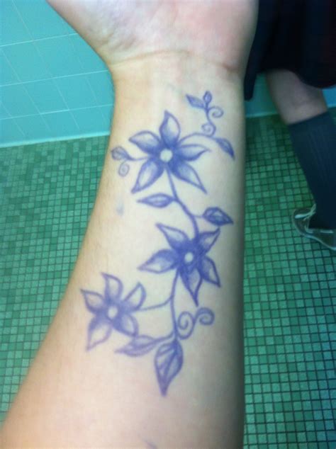 Flower pen tattos arm | Pen tattoo, Flower tattoo, Flower tattoos