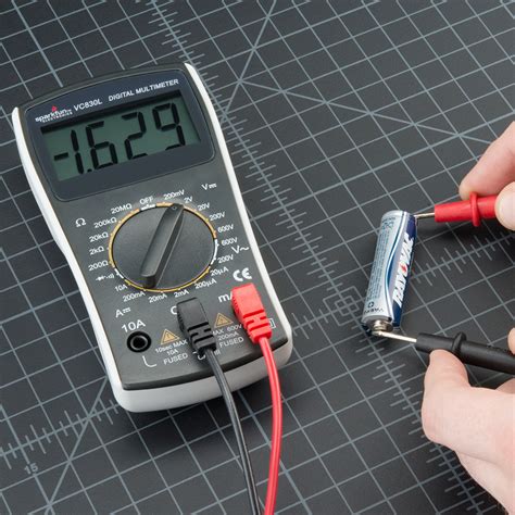 How to check voltage using multimeter