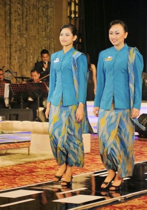 Garuda Indonesia Uniform Fashion Show ~ World stewardess Crews