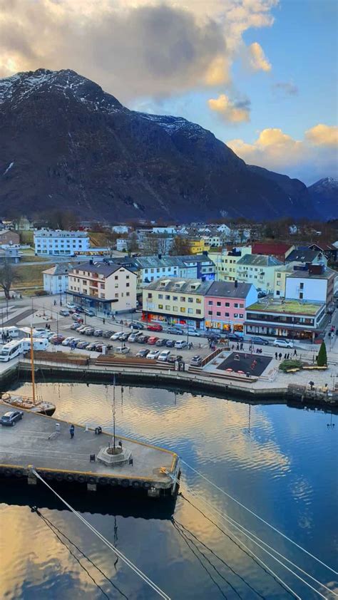 6 Amazing Reasons to Book a Norway Northern Lights Cruise (2022) - The Wanderlust Within