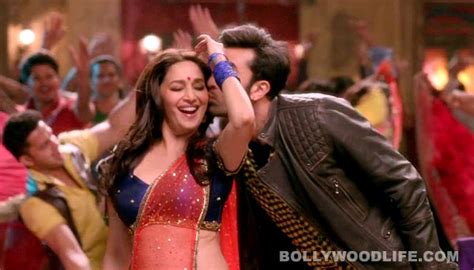 Ghagra song from Yeh Jawaani Hai Deewani: Ranbir Kapoor steals a kiss ...