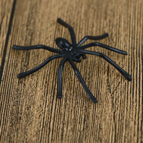 30Pcs/Pack Halloween Decorative Spiders Small Plastic Fake Spider Prank Haunted House ...