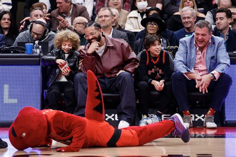 Drake and mini-me son Adonis watch Raptors trounce LeBron-less Lakers | Windsor Star