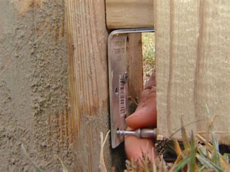 How to Build a Custom Picket Fence | how-tos | DIY