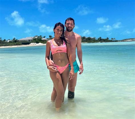 Lionel Messi and wife Antonela Roccuzzo share holiday photos - Futbol ...