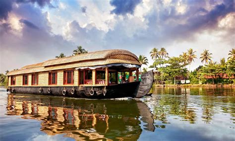 10 Romantic Destinations in Kerala for Honeymoon Couples!