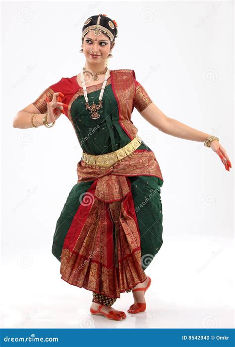 Bharatanatyam Dance Poses Images / Keerueashu | bharatanatyam poses ...