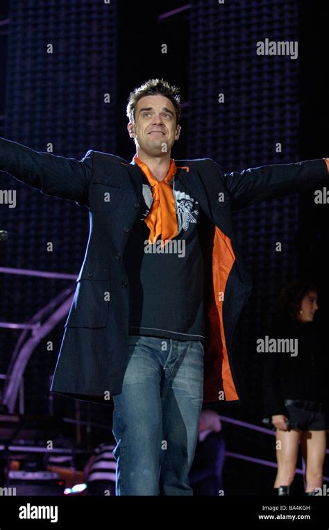 Robbie Williams in concert; Roundhay Park, Leeds Stock Photo - Alamy