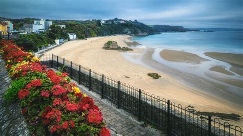 Looking towards Tenby's North Beach as the sun went down: Tenby, Pembrokeshire, South Wales [OC ...