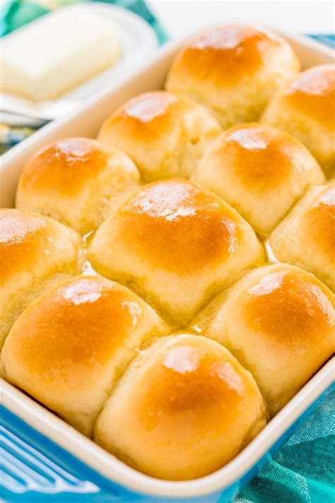 Homemade Yeast Rolls Recipe for Weeknights and Holidays