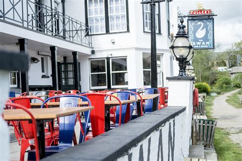 The Swan Hotel - Fuller's Pub and Hotel in Staines