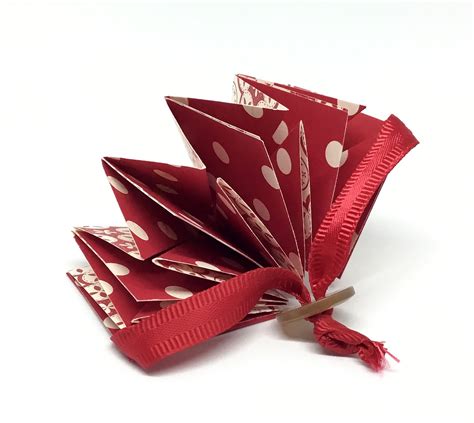 Paper Seedlings: FOLDED STAR ORNAMENT