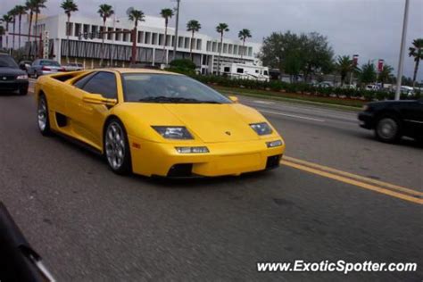 Lamborghini Diablo spotted in Sarasota, Florida on 01/15/2005, photo 2