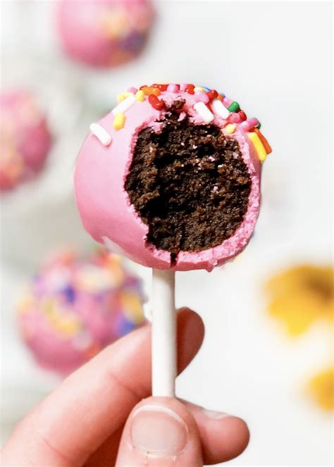 Cake Pop Recipe Using Cake Pop Mold - Repeat melting chocolate and dipping remaining cake pops ...