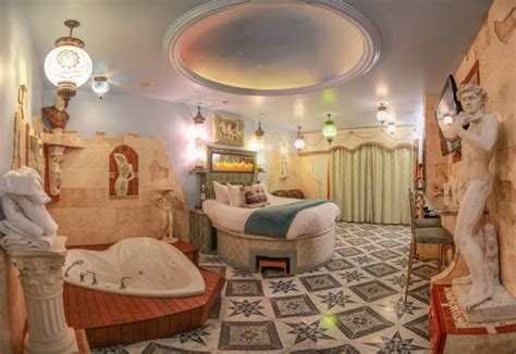 Awesome Fantasy Suites & Themed Adult Hotel Rooms