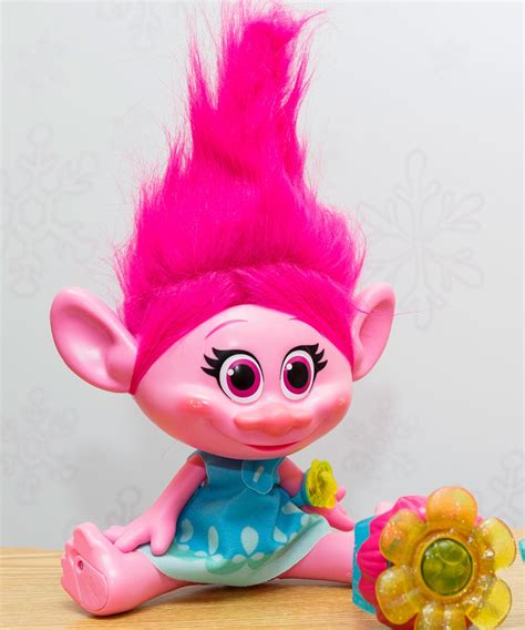 Trolls DreamWorks Queen Poppy Collectible Figure | truongquoctesaigon ...