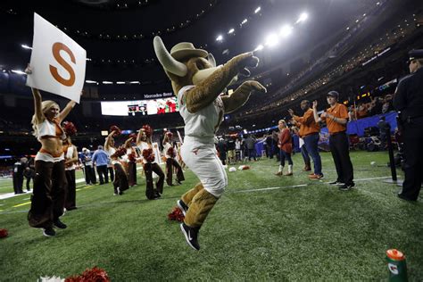 Texas mascot Bevo charges Georgia bulldog Uga at Sugar Bowl | Las Vegas ...