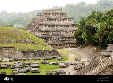 Pyramid of Niches, Tajin, Veracruz, Mexico Stock Photo - Alamy