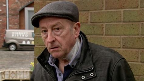 Coronation Street fans overjoyed as Alya humiliates abuser Geoff Metcalfe