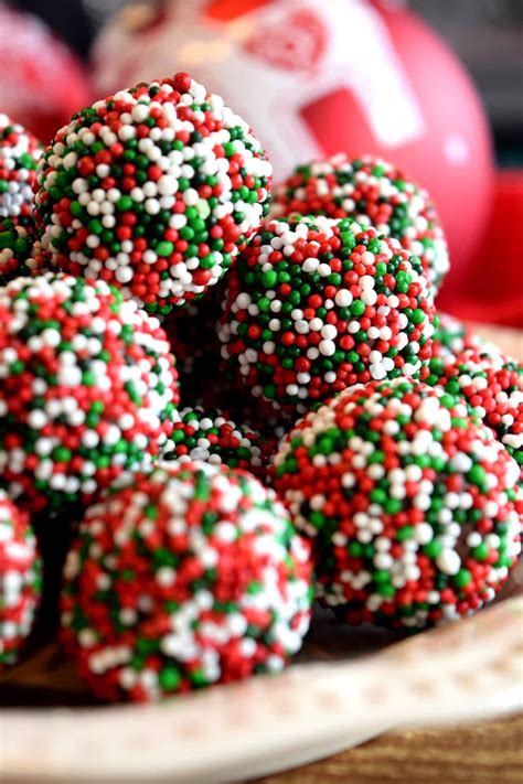 Christmas Truffles | Easy christmas candy recipes, Christmas truffles, Christmas candy easy