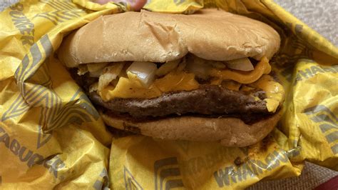 We Tried Whataburger's New Chili Cheese Burger. Here's How It Went