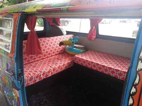 Hippie Van custom interior. #Volkswagen #combi #transporter Volkswagen Transporter, Volkswagen ...