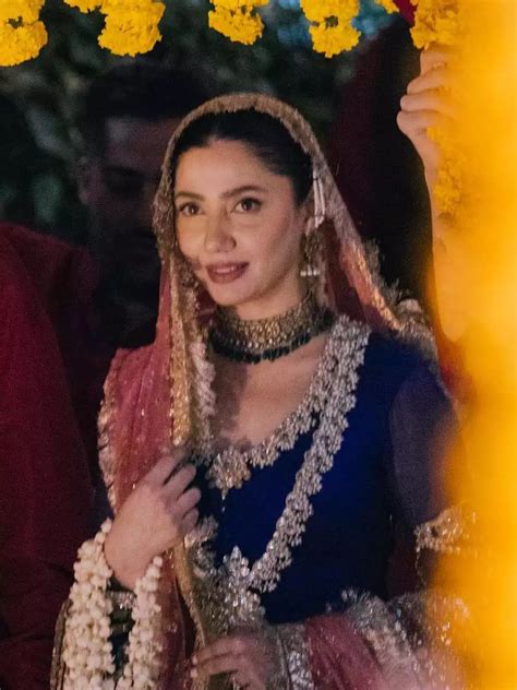 Watch: Mahira Khan dances to Maahi Ve during her pre-wedding ...