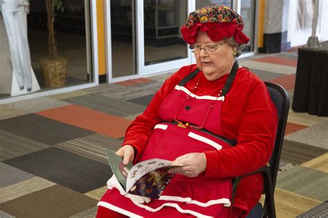 PHOTO GALLERY: Music City Mall hosts story time with Mrs. Claus ...