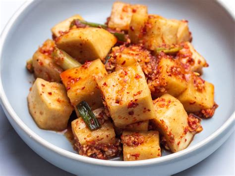 Kkakdugi (Radish Kimchi) Recipe