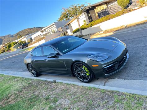 '22 Porsche Panamera - 4 E-Hybrid Platinum Edition - AVENTURINE GREEN ...