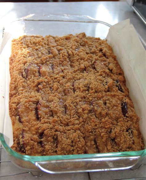 Jo and Sue: Plum Streusel Kuchen