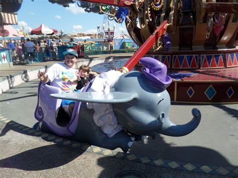 Dumbo! | Disney attractions, Disney magic kingdom, Fantasyland disney