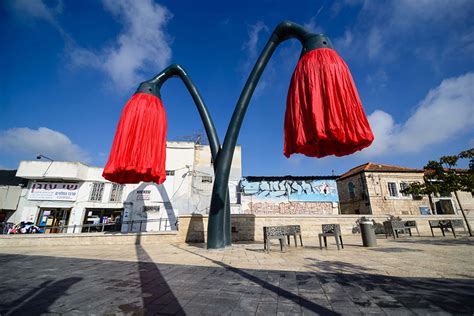 Lampu Berbentuk Bunga Tulip di Jerusalem - Berita Unik dan Keren