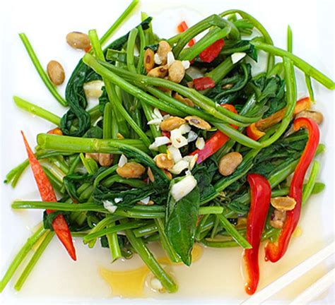 Thai Stir-Fried Spinach With Garlic and Peanuts Recipe