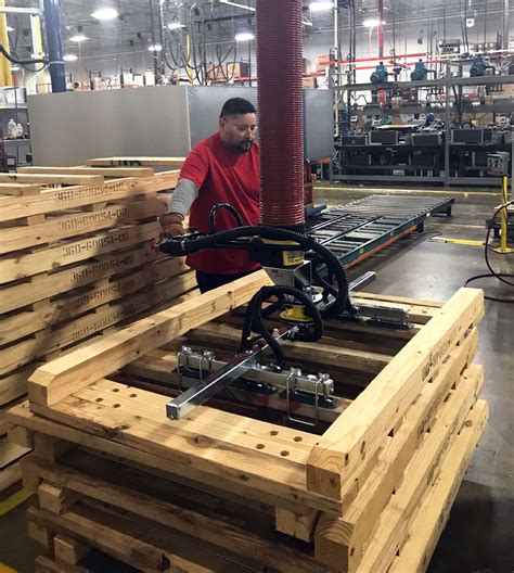 Efficient tools for lifting and moving pallets | TAWI