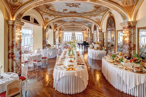 11 Stunning Wedding Ballrooms & Halls Around the World