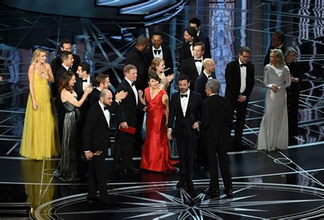 Oscars 2017: 'Moonlight' wins best picture as Oscars ends in chaos - Entertainment - Emirates24|7