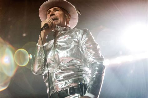 Gord Downie, a Canadian Rock Legend, Sings Goodbye - The New York Times