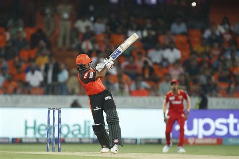 Mayank Agarwal pulls one behind square for four | ESPNcricinfo.com