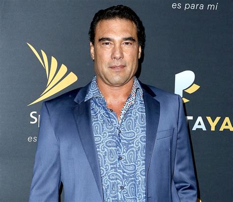 Mexican Soap Opera Star Eduardo Yanez Slaps Reporter: Video