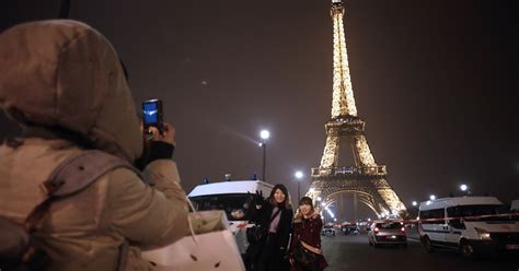 Eiffel Tower re-opens after bomb threat evacuation