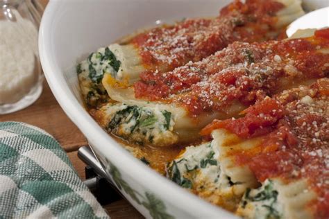 Spinach and Cheese Manicotti | MrFood.com