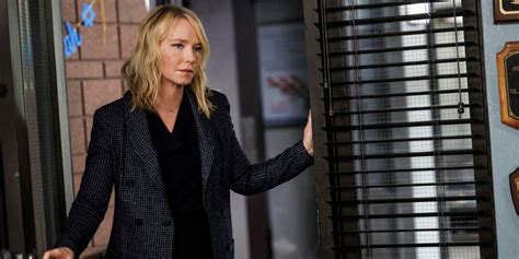 'Law & Order: SVU' Season 25 Premiere – Kelli Giddish to Return as ...