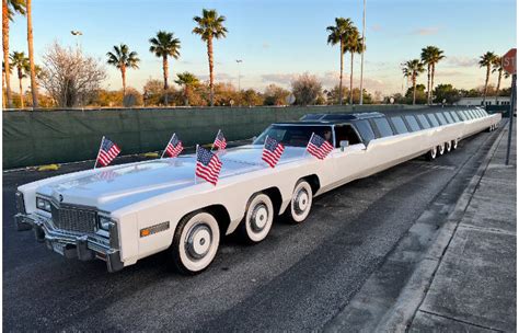 The World’s longest Car: limousine is equipped with swimming pool and helipad. Take a look ...