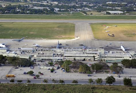 USAF Photos of the Day: Special Ops Air Controllers at Toussaint Louverture International Airport