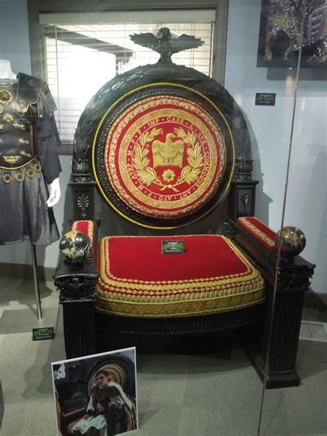 Hollywood Movie Costumes and Props: Commodus costume and throne from ...