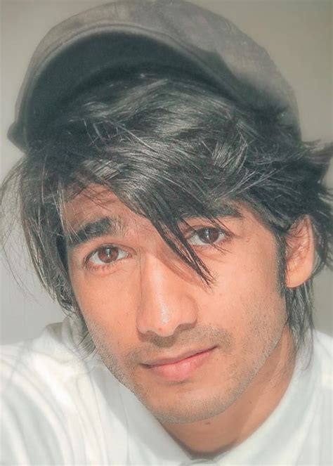 Shantanu Maheshwari Height, Weight, Age, Girlfriend, Family, Biography